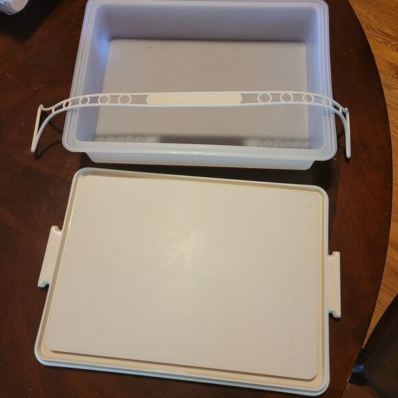 Vintage Tupperware  Cake Carrier White Rectangular Container With Handle - Picture 5 of 5